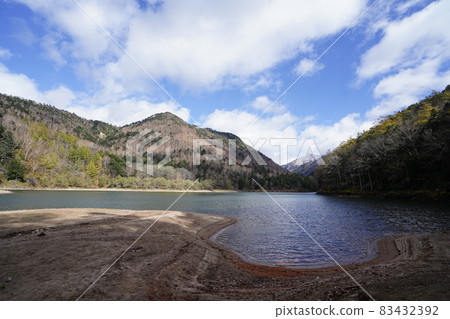 從湯之子到櫪木縣刈谷湖的山路上的刈谷湖 83432392