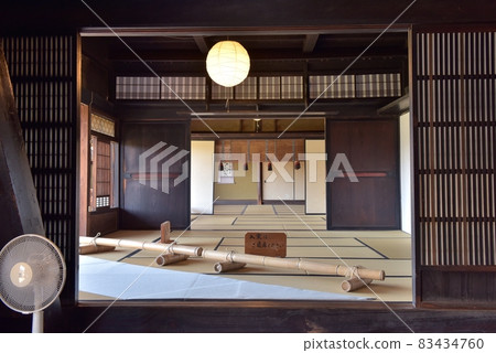 擁有 200 年曆史的江戶天保時代的榻榻米房間現在就在這裡。日高市駒子古民居。 83434760