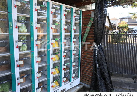 Unmanned sales office in the garden of a farmer Locker type direct sales office Production direct sales 83435733