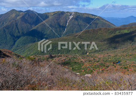 從日之出平附近看秋天的流石山和大倉山 從日之出平附近看秋天的流石山和大倉山 83435977