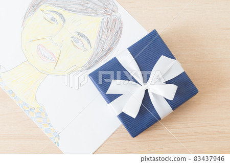 Gifts and caricatures 83437946