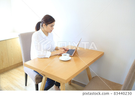 woman typing laptop woman typing laptop 83440230