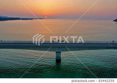 Kouri Island and Kouri Ohashi (northern part of the main island of Okinawa) dyed in the setting sun 83442259