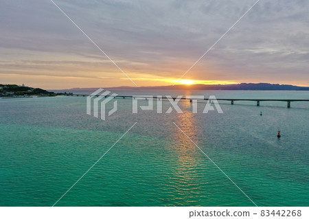 Kouri Island and Kouri Ohashi dyed in the morning sun (northern part of the main island of Okinawa) 83442268