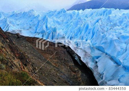 佩里托莫雷諾冰川在洛斯冰川國家公園 佩里托莫雷諾冰川在洛斯冰川國家公園 83444350