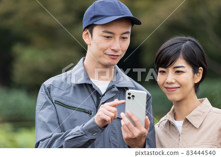 Young men and women growing vegetables 83444540