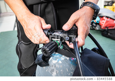 Scuba diving Regulator settings on board a dive 83445588