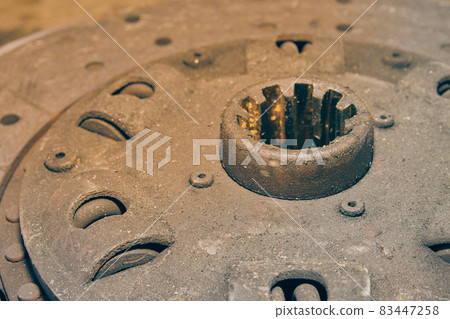 Right Frame Spline Hole of Clutch Disc in Vintage Tone 83447258