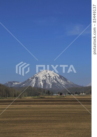 Mt. Shiribetsu in Spring (Kimobetsu Town, Hokkaido) 83449137