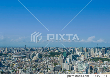 [Cityscape] 俯瞰天空樹和國家體育場的東京城市景觀 83451151