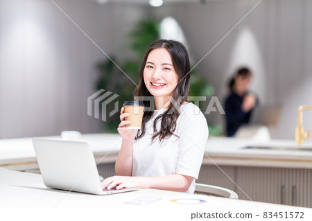Office business woman shooting cooperation: WEEK Shibadaimon (Sun Frontier Fudousan) Office business woman shooting cooperation: WEEK Shibadaimon (Sun Frontier Fudousan) 83451572