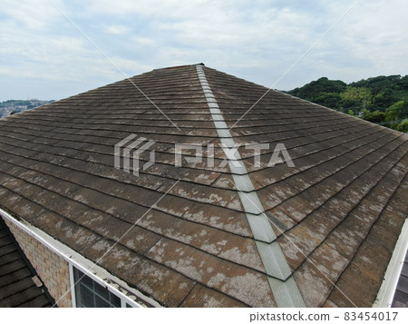Pre-construction inspection photo taken by drone of the roof deterioration situation before painting the colonial roof of a detached house Pre-construction inspection photo taken by drone of the roof deterioration situation before painting the colonial roof of a detached house 83454017