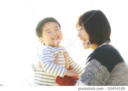 Smile parent and child 83454189