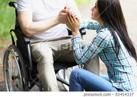 Warm and supportive talk outdoors Warm and supportive talk outdoors 83454337