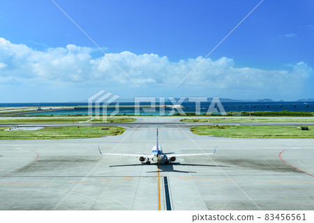等待從沖繩那霸機場起飛的飛機 等待從沖繩那霸機場起飛的飛機 83456561