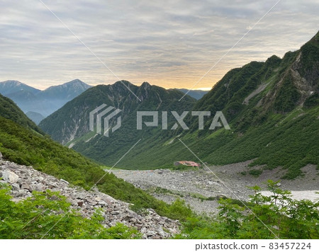 活潑的Hutte 活潑的Hutte 83457224