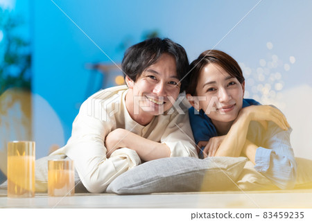 Middle couple lifestyle lie down 83459235
