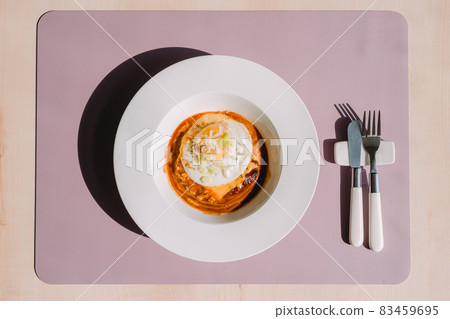 漢堡牛排配煎蛋 漢堡牛排配煎蛋 83459695