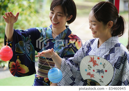 有溜溜球的女人 83460945