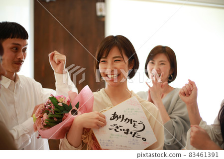 A woman who receives a gift due to a transfer of work 83461391