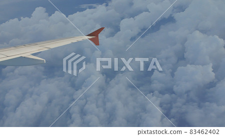 Evening evening clouds and part of the wing from the window of the aircraft. 83462402