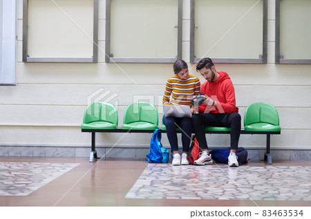 students use modern technology in school to create projects students use modern technology in school to create projects 83463534