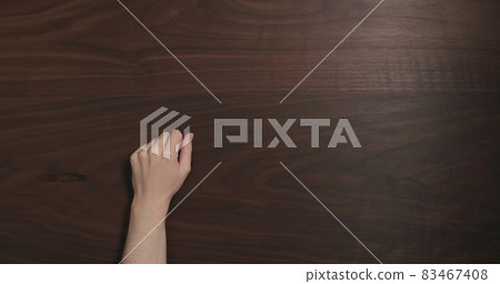 Top view man hand finger tap on black walnut table with copy space Top view man hand finger tap on black walnut table with copy space 83467408
