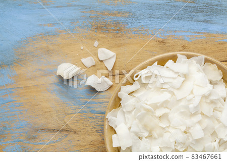 shredded coconut flakes 83467661