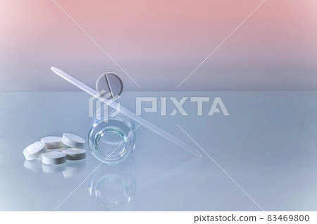 Taking pills or delivering pills down the slide directly to the target. Taking pills or delivering pills down the slide directly to the target. 83469800
