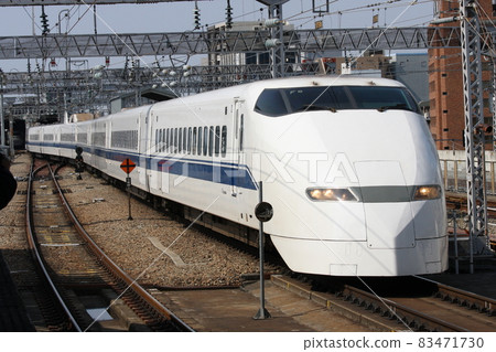 Series 300 Shinkansen entering Shin-Osaka Station 83471730