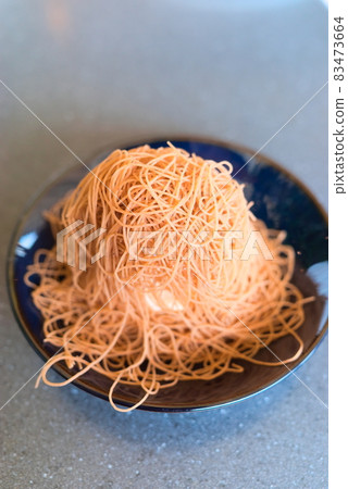 Raw squeezed Mont Blanc 83473664