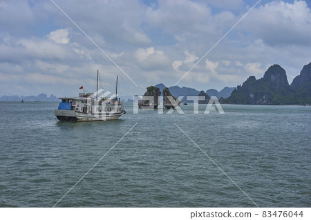 Vietnam Halong Bay 83476044