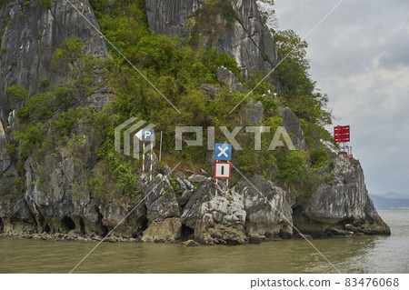 Vietnam Halong Bay 83476068