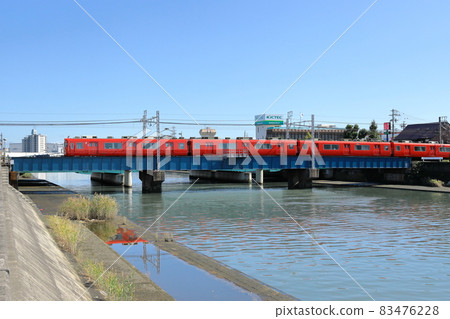 名古屋市南區山崎川上的名鐵常滑線和盛德橋 83476228