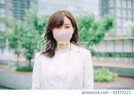有面具的女實業家 83477221