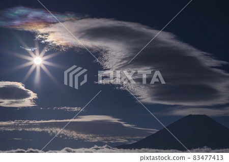 彩虹雲彩照耀著富士山 彩虹雲彩照耀著富士山 83477413