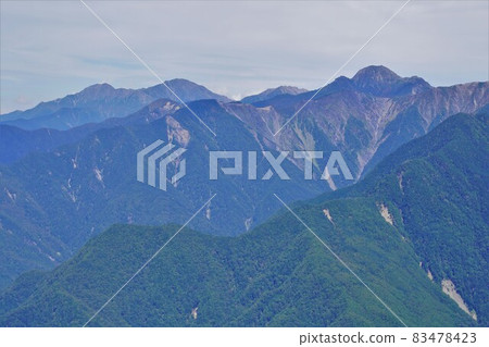 Shiraminesanzan and Mt. Shiomi from the north side of Mt. Okuchausu 83478423
