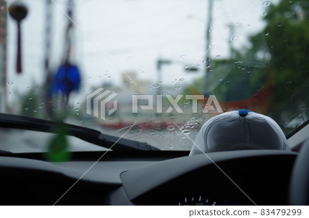 下雨開車 83479299