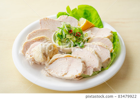 Steamed chicken and green onion salt 83479922