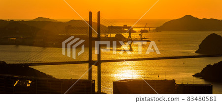 Sunset panorama from Mt. Nabekan to Megami Bridge [Nagasaki City] 83480581