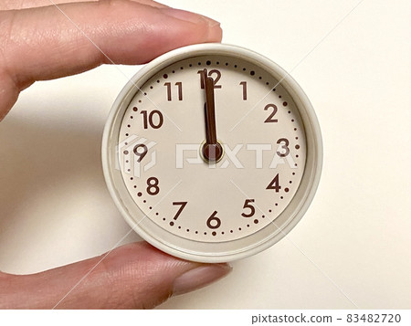 12 o'clock 12 o'clock 83482720