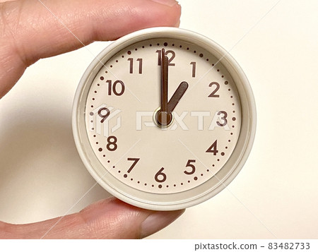 1 o'clock 1 o'clock 83482733