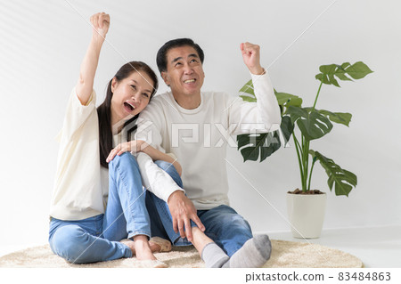 Senior couple good friends guts pose 83484863