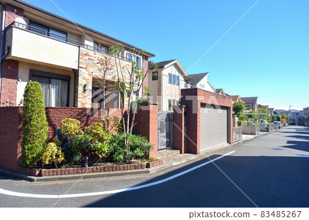 A quiet residential area	 83485267