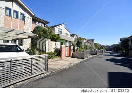 A quiet residential area	 83485270