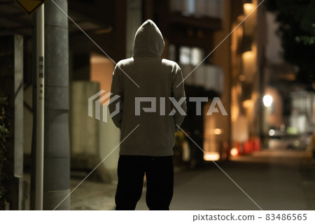 犯罪人可疑的人 83486565