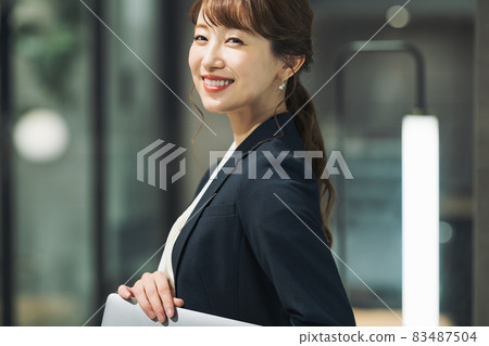 Career woman portrait shooting cooperation: WEEK Shibadaimon (Sun Frontier Fudousan) 83487504