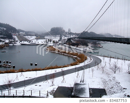 Snow Miyagase Lakeside Park seen from the opposite bank of the lake 83487753