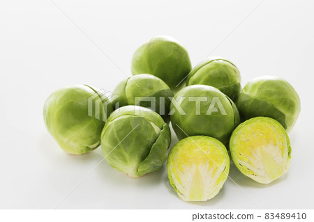 White background mini cabbage_spring vegetables 83489410