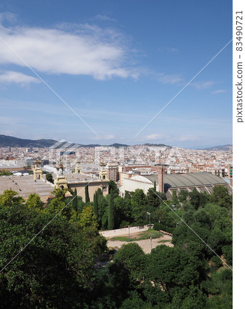 Scenic european city of Barcelona in Spain - vertical 83490721